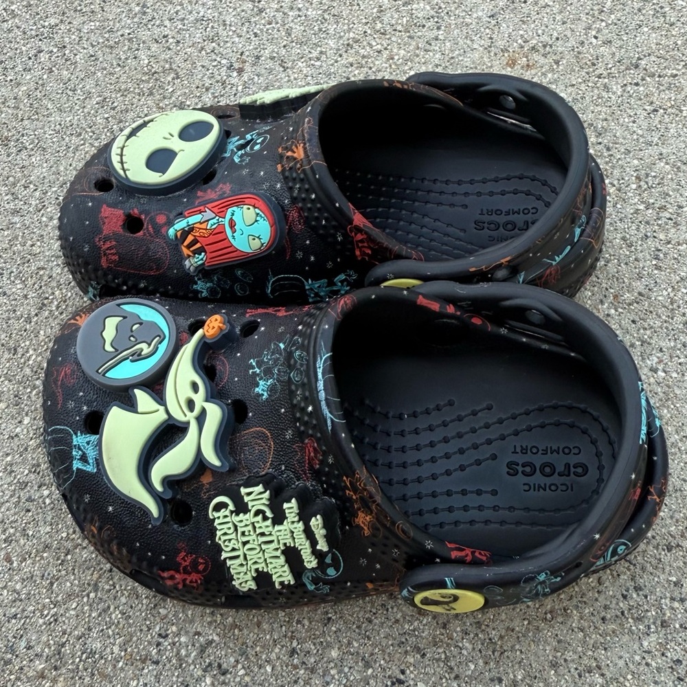 Disney the nightmare before Christmas Sz C7 glow in the dark CROCS Oogie boogie - Picture 2 of 5
